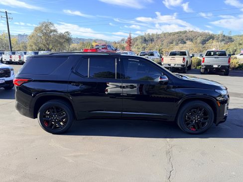Used 2022 Chevrolet Traverse Premier w/ Redline Edition image 5