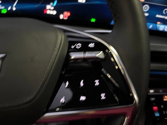 Certified 2026 Cadillac Vistiq Premium Luxury AWD/4WD image 19