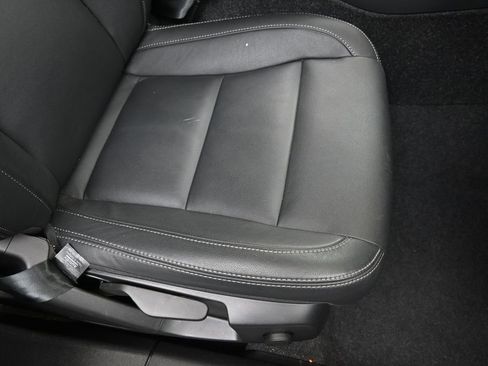 Certified 2025 Volvo XC40 B5 Core image 12