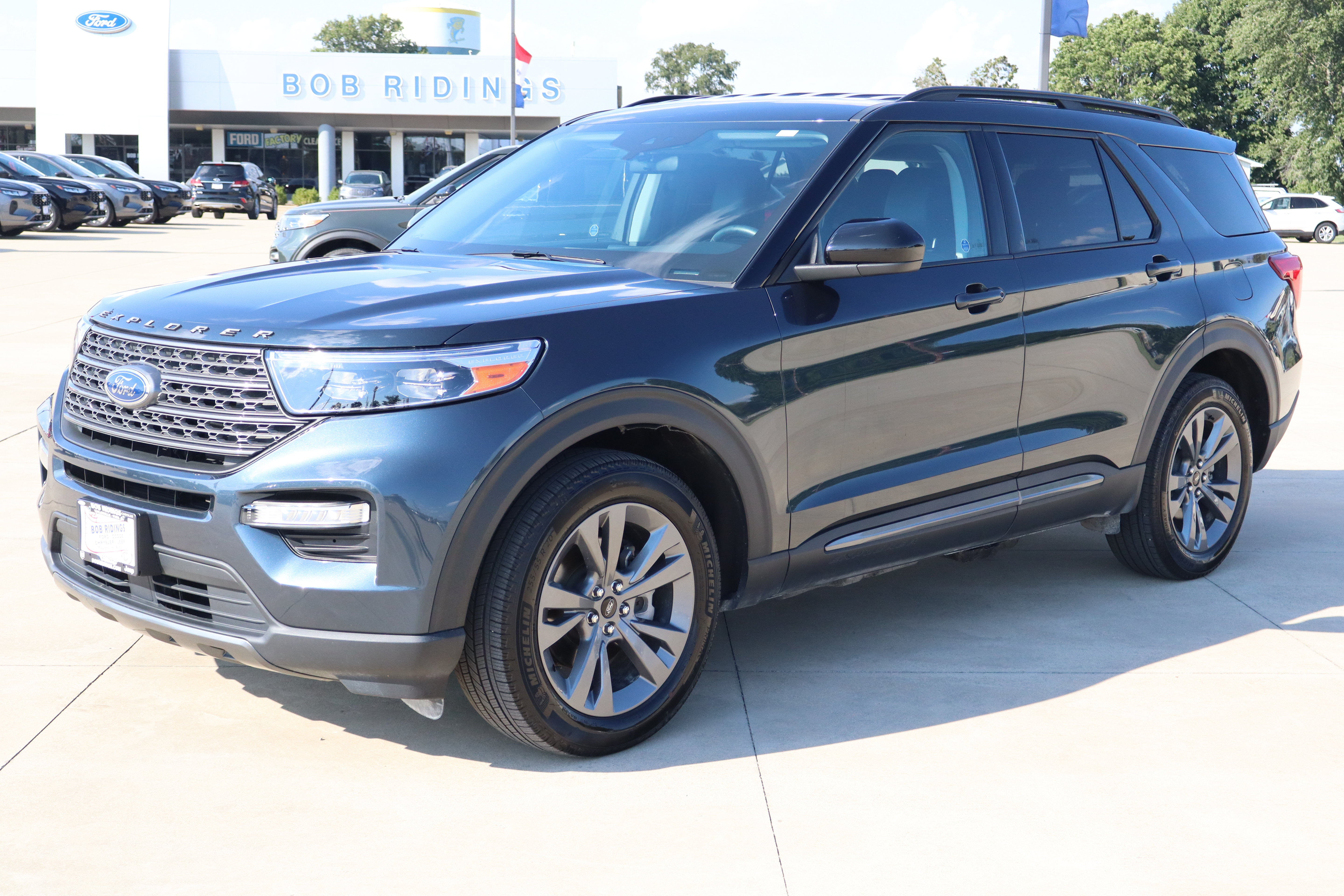 Used 2024 Ford Explorer XLT w/ Equipment Group 202A AWD/4WD image 2
