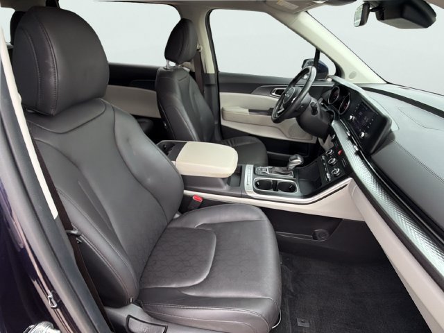 Used 2024 Kia Carnival LX FWD image 11