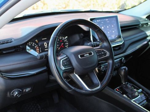 Used 2022 Jeep Compass Trailhawk w/ Trailhawk Convenience Group AWD/4WD image 17