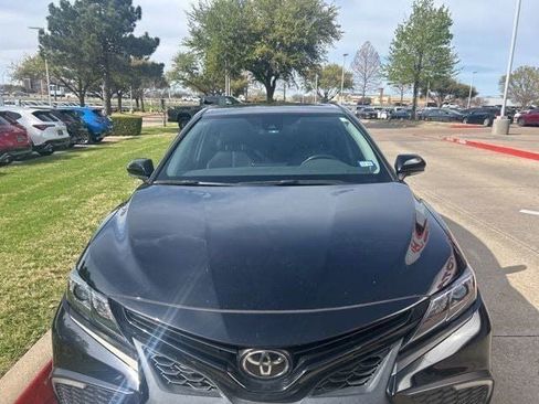Used 2023 Toyota Camry SE image 2
