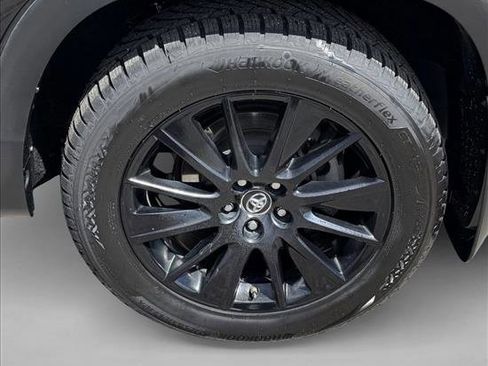 Certified 2018 Toyota Highlander SE w/ Carpet Mat Package (TMS) AWD/4WD image 9