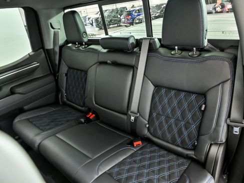 New 2026 GMC Sierra 1500 Elevation w/ Elevation Premium Package AWD/4WD image 9