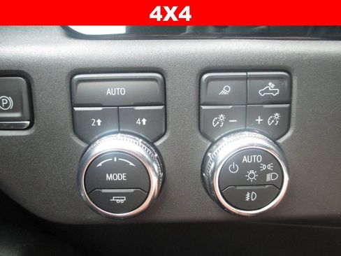 Used 2023 GMC Sierra 1500 SLT w/ SLT Premium Package AWD/4WD image 27