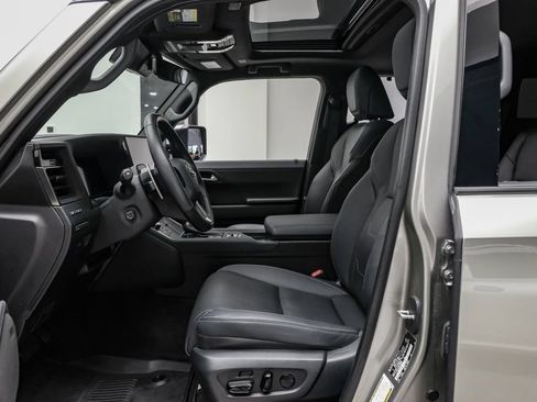 Used 2024 Lexus GX 550 w/ Accessory Package (Z1) AWD/4WD image 10