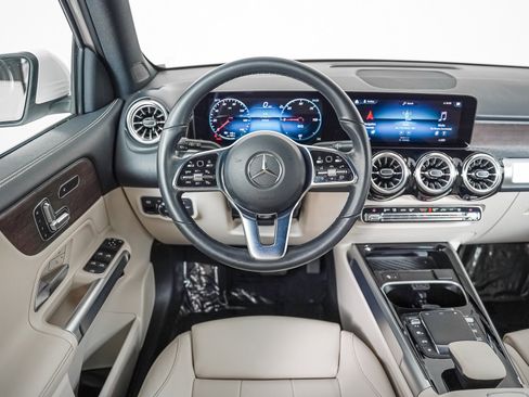Certified 2023 Mercedes-Benz EQB 300 4MATIC w/ Exclusive Package image 15
