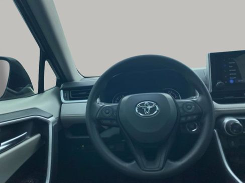 Used 2025 Toyota RAV4 XLE w/ Convenience Package image 27