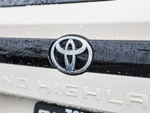 Certified 2024 Toyota Grand Highlander XLE image 26