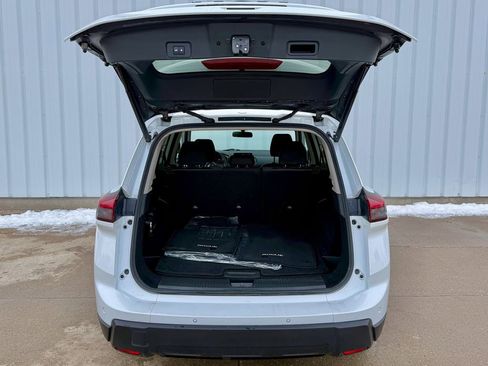 Used 2024 Nissan Rogue SV image 15