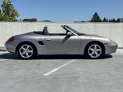 Used 2002 Porsche Boxster RWD image 9