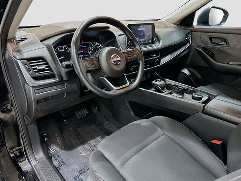 Used 2023 Nissan Rogue S image 9