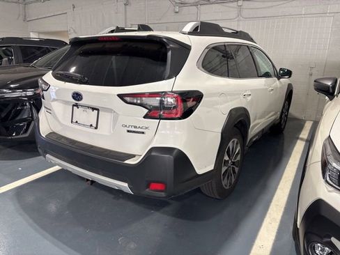 Used 2023 Subaru Outback Touring AWD/4WD image 8