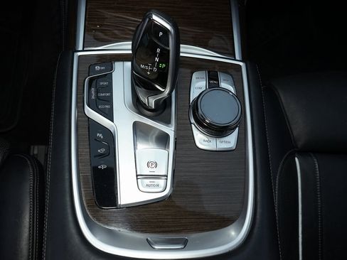 Used 2021 BMW 740i xDrive w/ Premium Package image 18