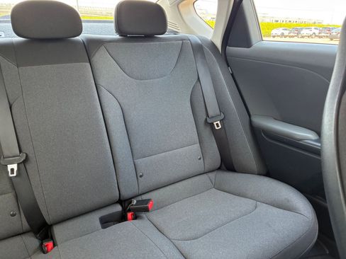 Used 2025 Kia K4 LXS image 36