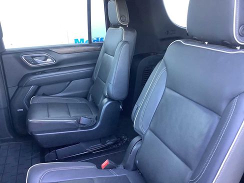 Used 2023 Chevrolet Suburban Premier image 14