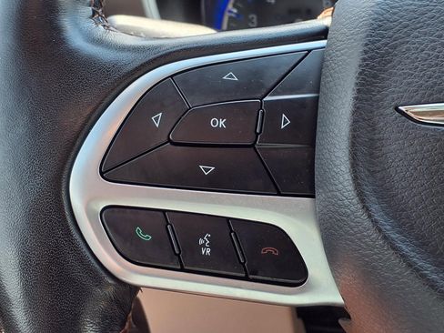 Used 2019 Chrysler Pacifica Touring-L FWD image 29