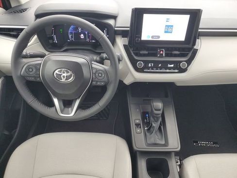 Used 2026 Toyota Corolla Cross LE FWD image 16