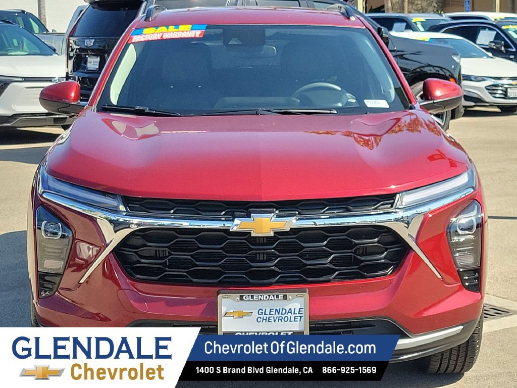 Used 2025 Chevrolet Trax LT FWD image 8