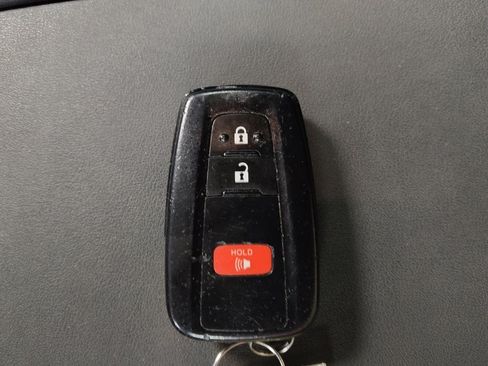 Used 2022 Toyota Highlander L image 32