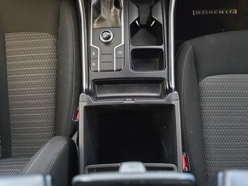 Used 2021 Kia Sorento LX FWD image 37