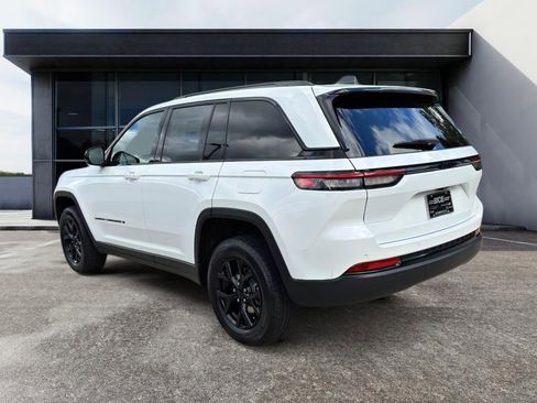 New 2025 Jeep Grand Cherokee Altitude image 5