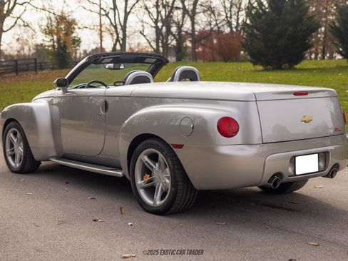 Used 2005 Chevrolet SSR w/ Preferred Equipment Group image 6