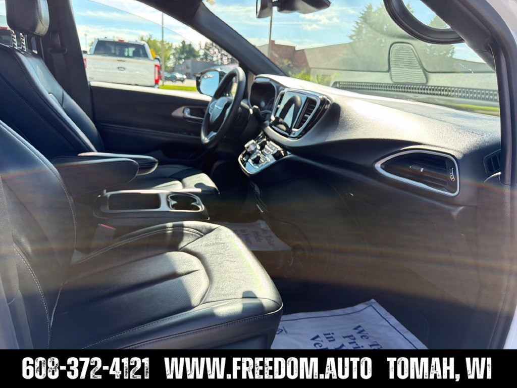 Used 2025 Chrysler Pacifica Select FWD image 36