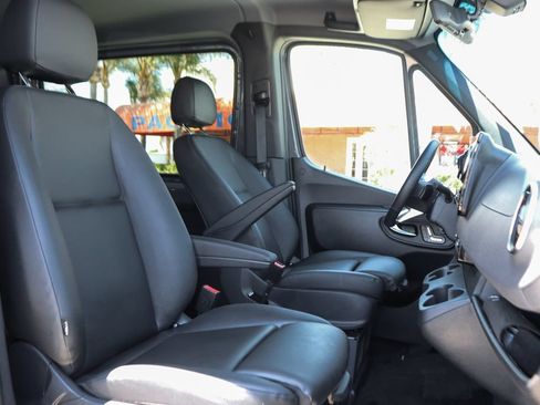 Used 2025 Mercedes-Benz Sprinter 2500 image 37