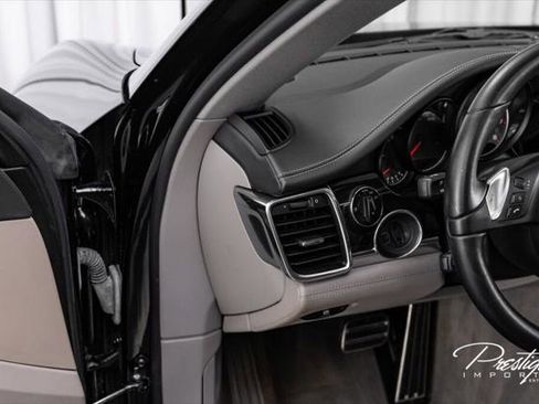 Used 2010 Porsche Panamera S image 24