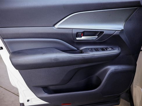 Used 2024 Toyota Grand Highlander XLE image 27