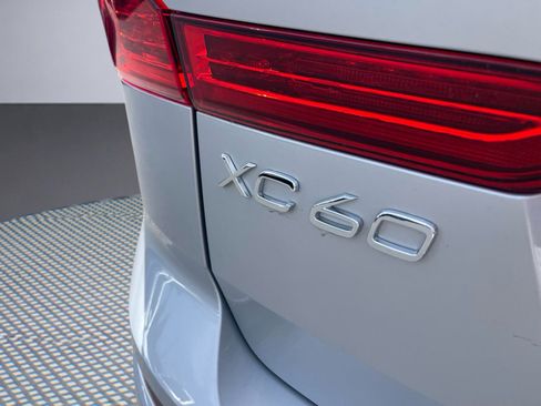 Used 2024 Volvo XC60 B5 Core AWD/4WD image 6