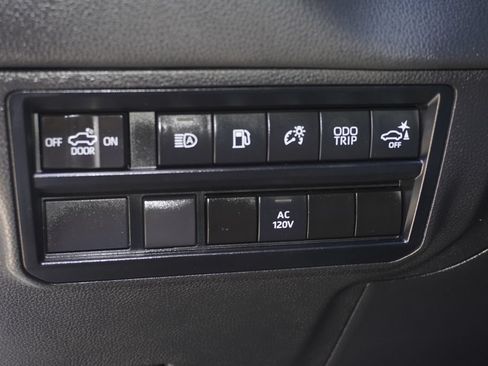 Used 2024 Toyota Tundra Limited AWD/4WD image 11