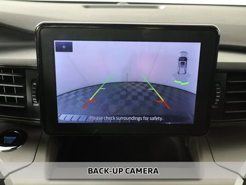 Used 2022 Ford Explorer XLT image 4