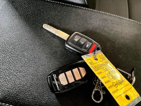 Used 2017 Honda CR-V LX image 14