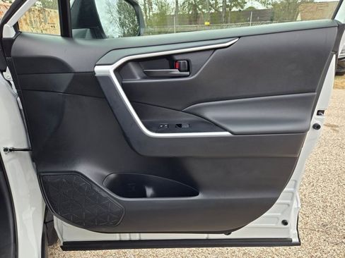 Used 2025 Toyota RAV4 LE image 27