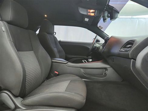 Used 2016 Dodge Challenger R/T image 20