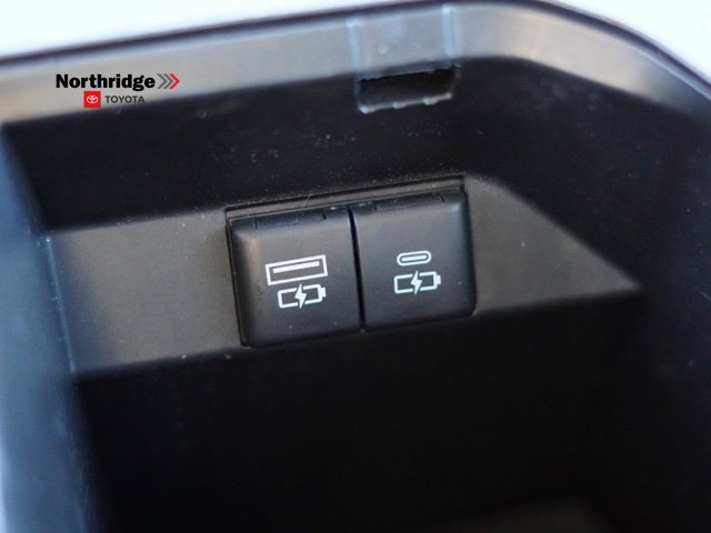 Used 2024 Toyota Camry SE w/ Convenience Package FWD image 32