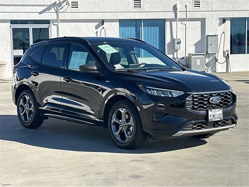 Certified 2024 Ford Escape ST-Line w/ Equipment Group 301A image 3