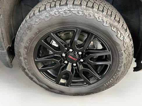 Used 2024 GMC Sierra 1500 Elevation image 11