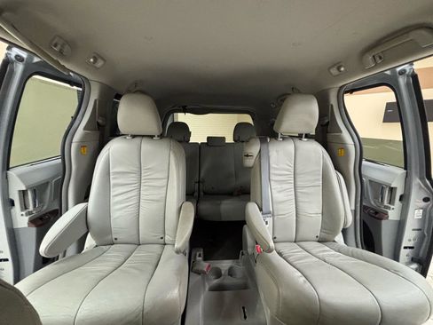 Used 2012 Toyota Sienna XLE w/ XLE Navigation Pkg FWD image 21