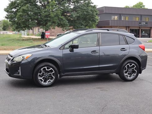 Used 2017 Subaru Crosstrek 2.0i Premium AWD/4WD image 10