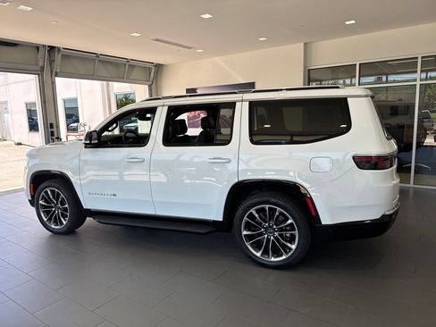 Used 2024 Jeep Wagoneer Series II w/ Convenience Group I AWD/4WD image 5