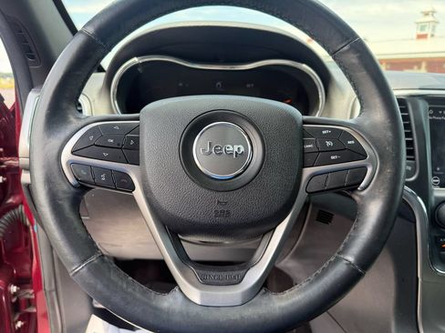 Used 2018 Jeep Grand Cherokee Altitude AWD/4WD image 12