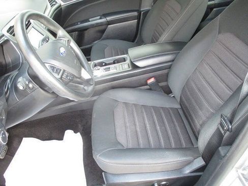 Used 2020 Ford Fusion SE FWD image 17