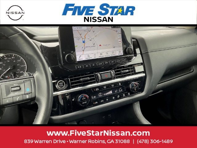 Used 2024 Nissan Pathfinder SL FWD image 11