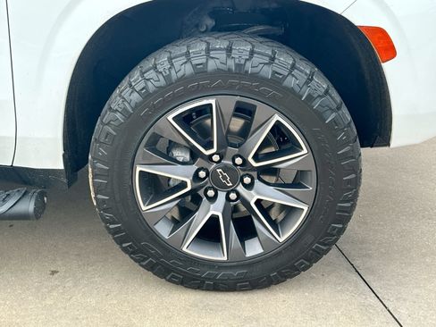 Used 2021 Chevrolet Tahoe Z71 w/ Z71 Signature Package AWD/4WD image 10