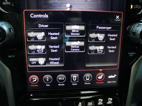 Used 2019 RAM 1500 Laramie AWD/4WD image 19