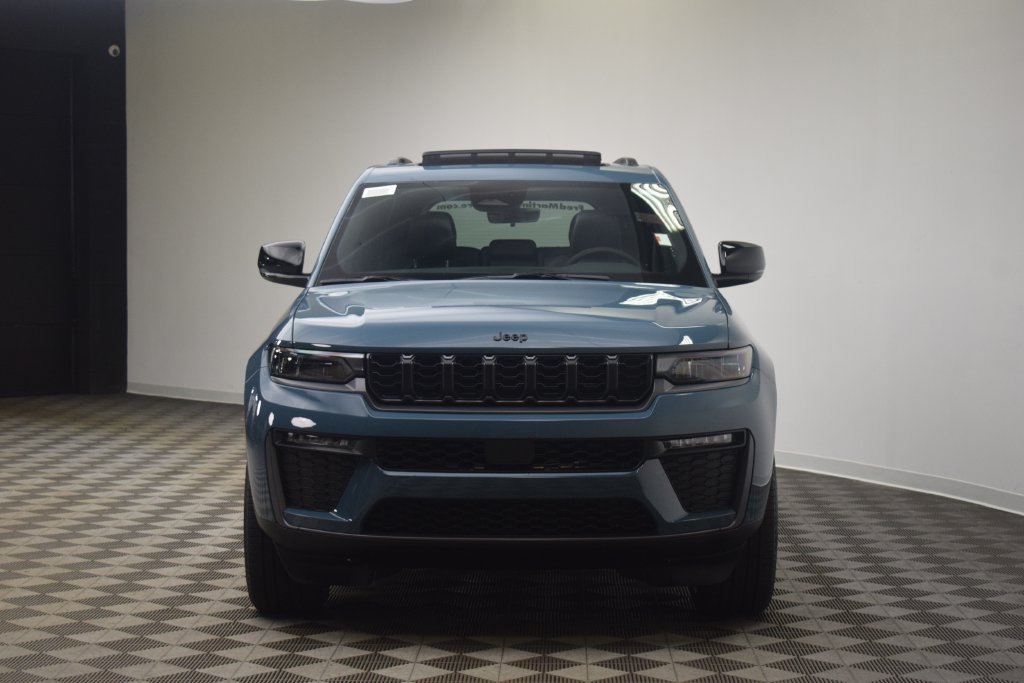New 2027 Jeep Grand Cherokee Limited AWD/4WD image 2